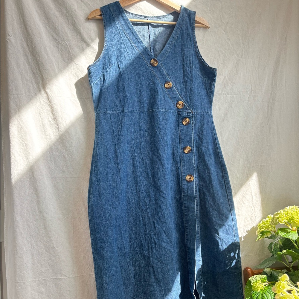 Sleeveless Denim Button-Front Midi Dress in Deep Blue